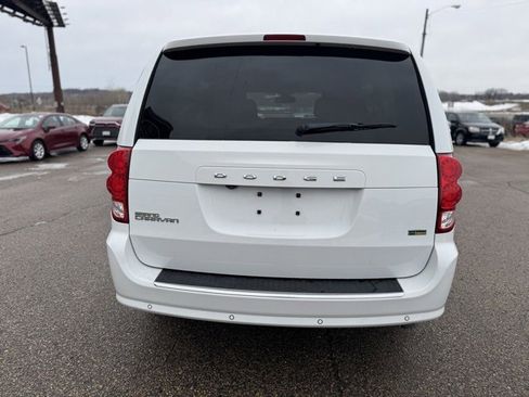 Used 2019 Dodge Grand Caravan SE w/ UConnect Hands-Free Group image 14