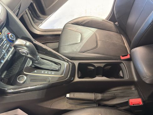 Used 2016 Ford Focus Titanium FWD image 20