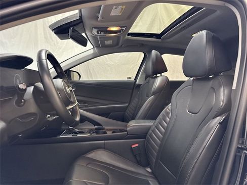 Used 2024 Hyundai Elantra Limited image 11
