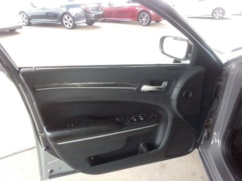 Used 2019 Chrysler 300 Touring w/ Chrome Appearance Package RWD image 19