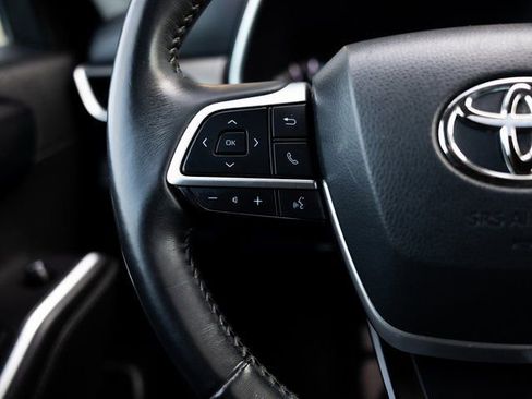 Used 2022 Toyota Highlander XLE image 16