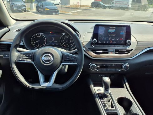 Used 2025 Nissan Altima 2.5 SV FWD image 5