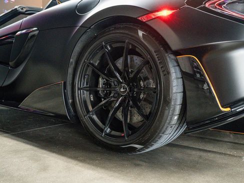 Used 2020 McLaren 600LT Spider RWD image 17