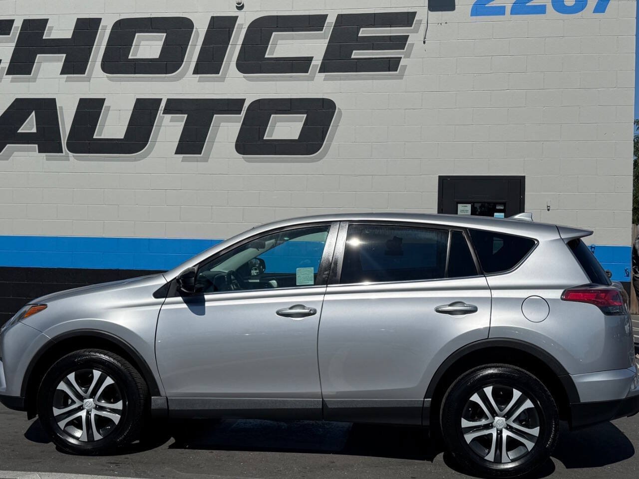Used 2017 Toyota RAV4 LE w/ All Weather Liner Package FWD image 24