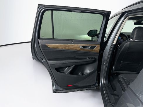 Used 2025 Volkswagen Atlas SE AWD/4WD image 27