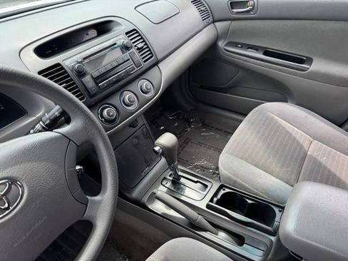 Used 2005 Toyota Camry LE FWD image 13