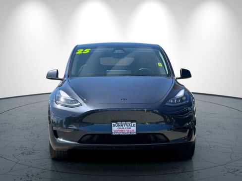 Used 2025 Tesla Model Y Long Range RWD image 9