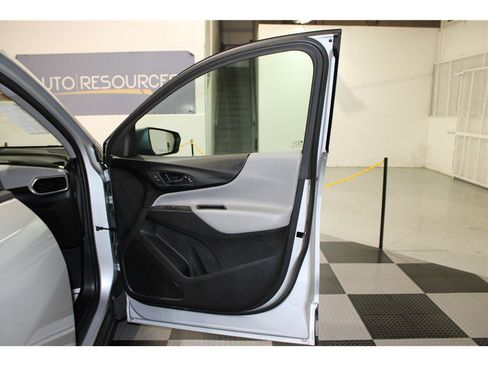 Used 2019 Chevrolet Equinox LS image 24