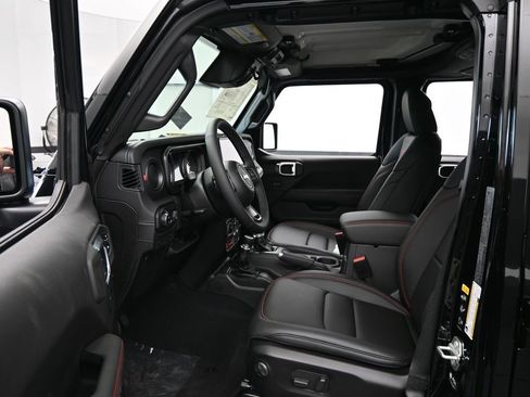 New 2026 Jeep Gladiator Rubicon w/ Steel Power Dome Hood Package AWD/4WD image 11