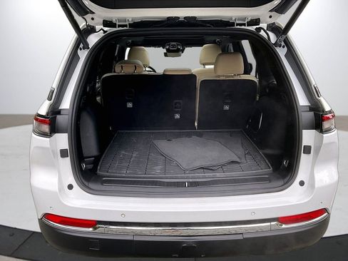 Certified 2024 Jeep Grand Cherokee Limited w/ Luxury Tech Group II AWD/4WD image 27