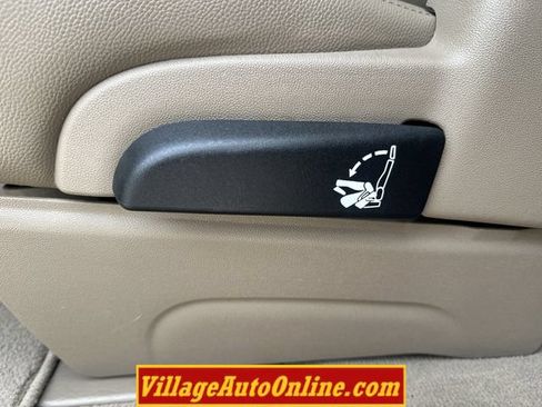Used 2014 Chrysler Town & Country Touring FWD image 30