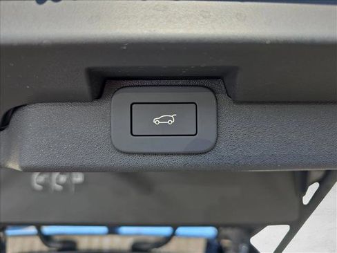 New 2026 Land Rover Discovery Limited Edition image 13