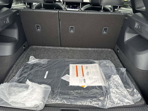 New 2026 Volkswagen Tiguan SE R-Line FWD image 6