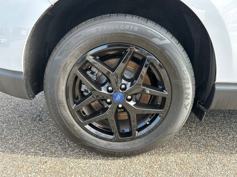 Used 2022 Ford Edge SEL image 17