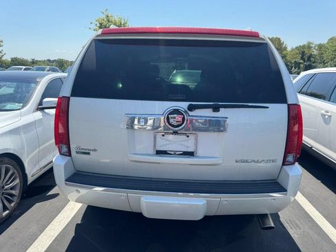 Used 2012 Cadillac Escalade Luxury AWD/4WD image 3
