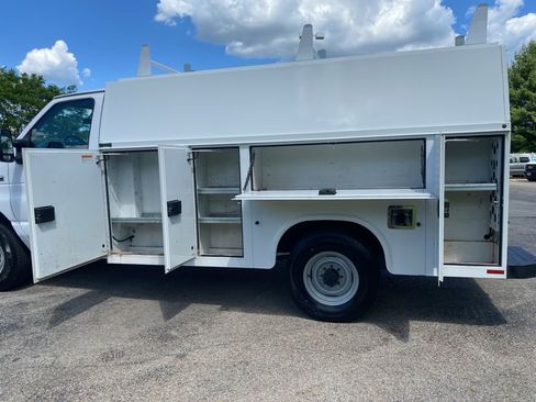 Used 2022 Ford E-350 and Econoline 350 Super Duty w/ Power Windows & Locks Group RWD image 19