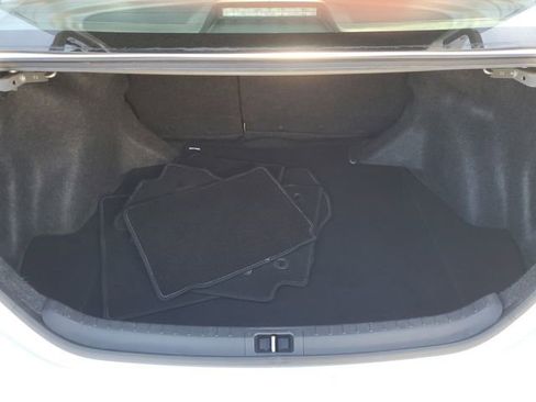 Used 2018 Toyota Corolla LE image 8