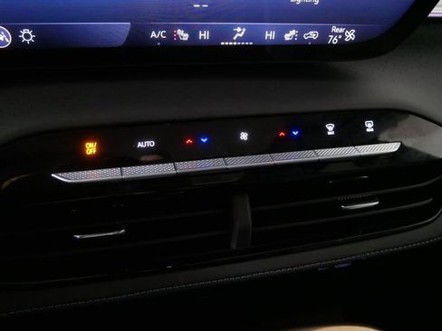 Used 2025 Buick Enclave Avenir image 28