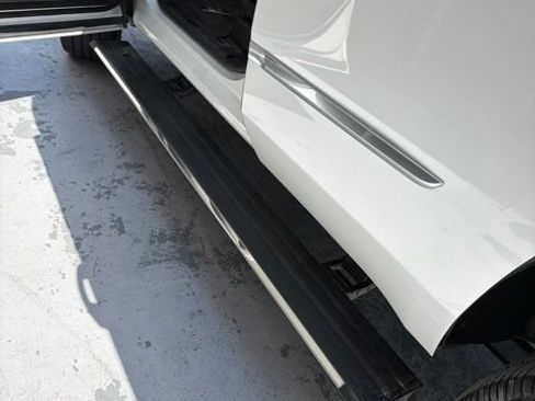 Used 2019 Cadillac Escalade Premium Luxury AWD/4WD image 8