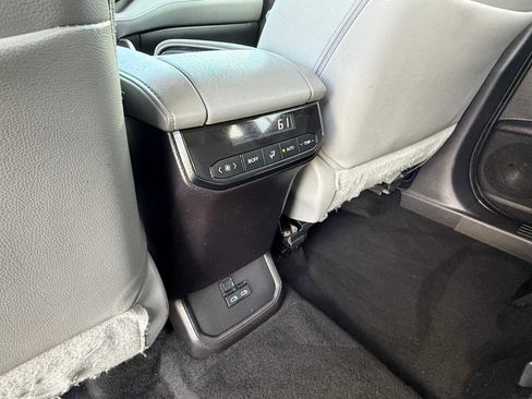 Used 2022 Toyota Highlander XLE image 18