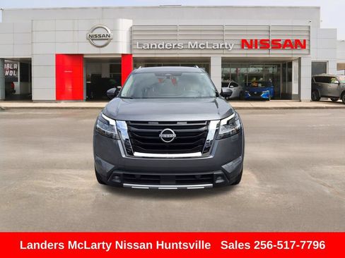 Used 2023 Nissan Pathfinder Platinum w/ Cargo Package AWD/4WD image 5