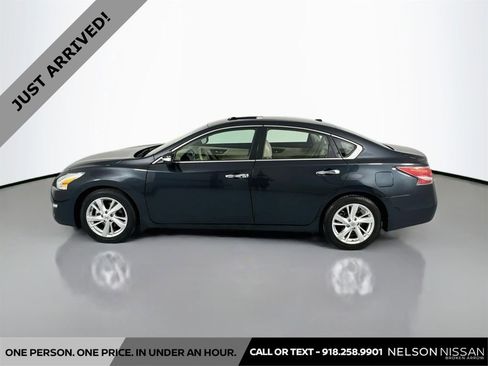 Used 2015 Nissan Altima 2.5 SL w/ Moonroof Package FWD image 8