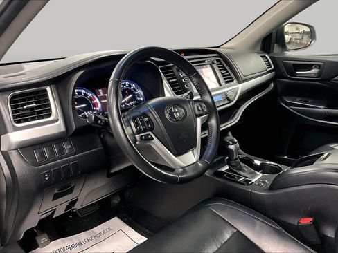 Used 2015 Toyota Highlander XLE AWD/4WD image 17