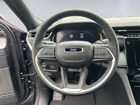 New 2025 Jeep Grand Cherokee image 13