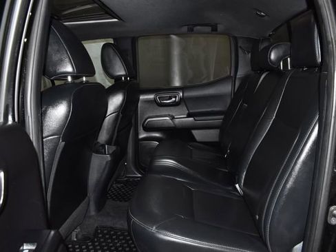 Used 2020 Toyota Tacoma TRD Sport image 29