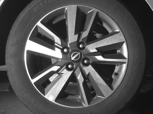 Used 2025 Nissan Versa SV FWD image 15