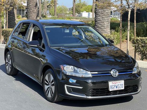 Used 2018 Volkswagen e-Golf SE w/ DC Fast Charging Package image 19