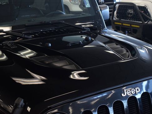 Used 2017 Jeep Wrangler Rubicon AWD/4WD image 35