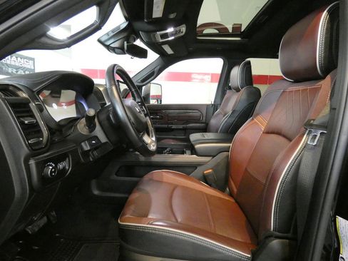 Used 2025 RAM 2500 Limited AWD/4WD image 11