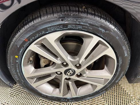 Used 2017 Hyundai Elantra Limited image 11