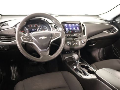 Used 2022 Chevrolet Malibu LT FWD image 2