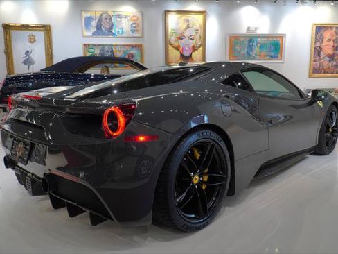 Used 2018 Ferrari 488 GTB RWD image 7