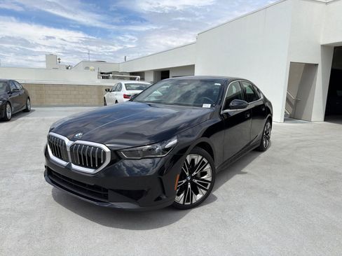 Used 2026 BMW 530i w/ Premium Package RWD image 3