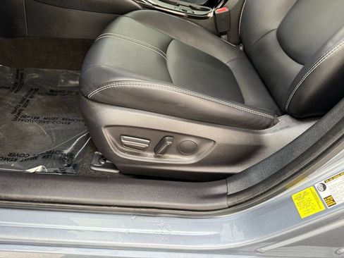 Used 2025 Toyota Corolla XLE image 12