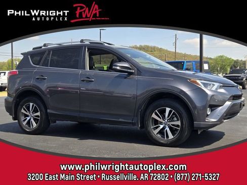 Used 2018 Toyota RAV4 XLE image 1