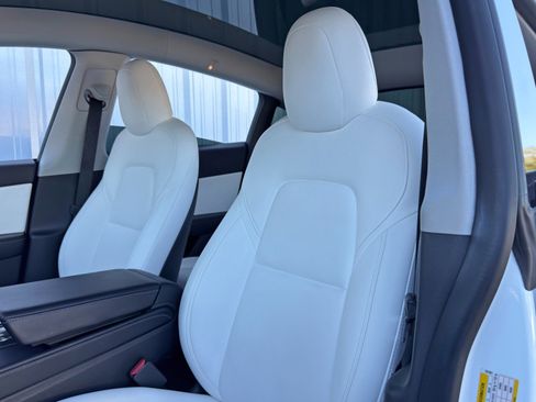 Used 2021 Tesla Model Y Long Range image 39