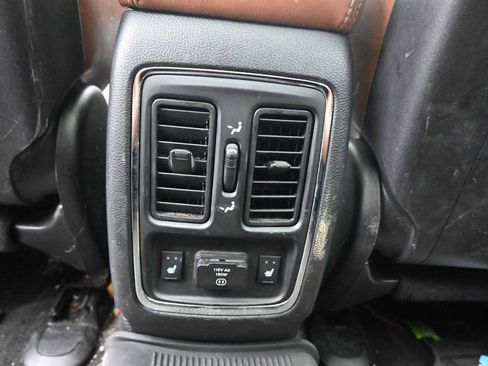 Used 2011 Jeep Grand Cherokee Overland Summit image 27