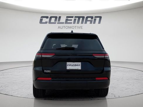 Used 2023 Jeep Grand Cherokee Limited w/ Black Appearance Package AWD/4WD image 4