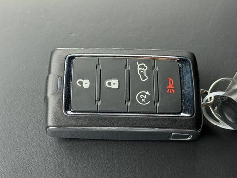 Used 2021 Jeep Grand Cherokee L Summit w/ Luxury Tech Group V AWD/4WD image 32
