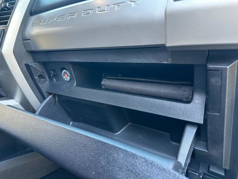 Used 2017 Ford F250 Lariat w/ Chrome Package image 30