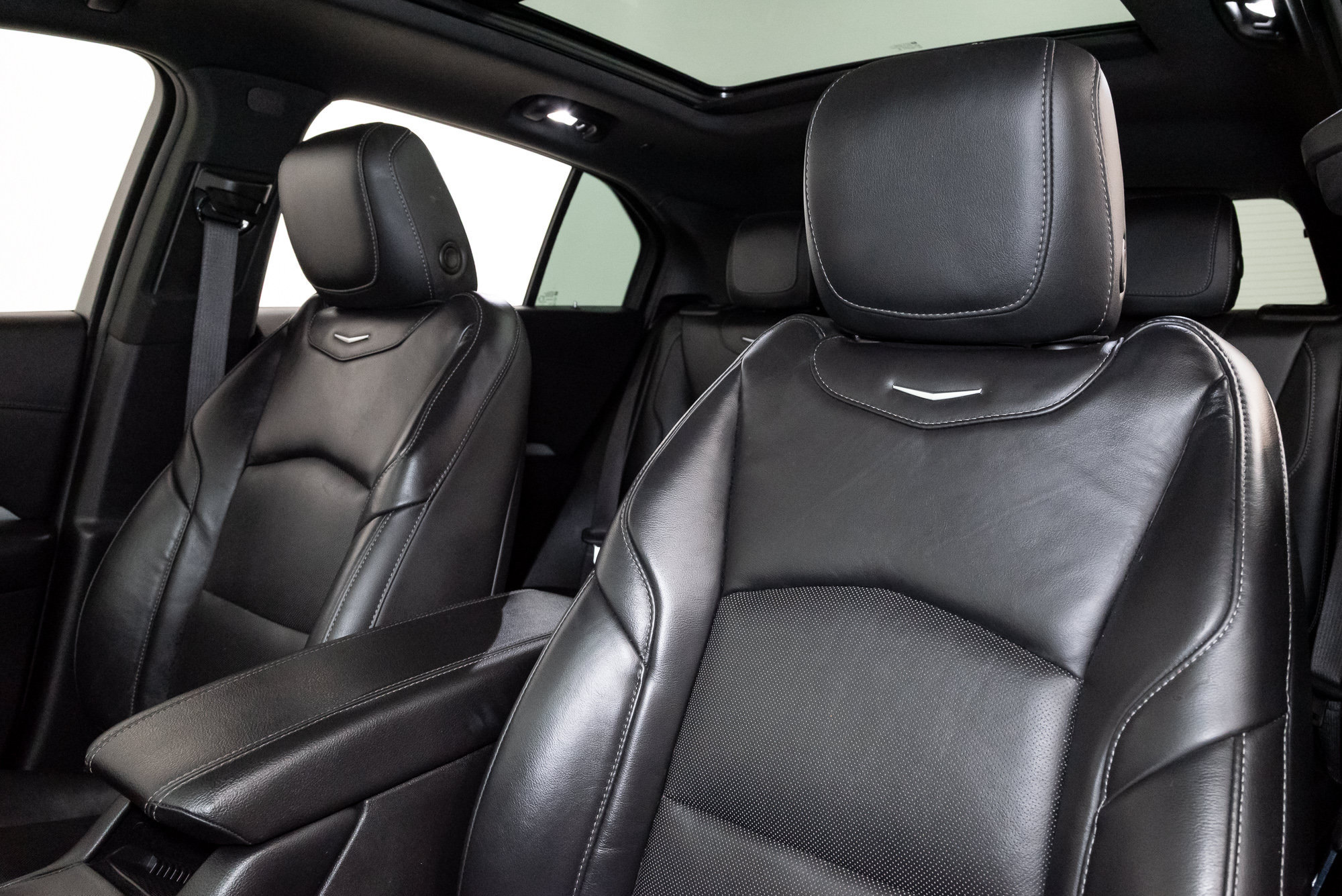 Used 2023 Cadillac XT4 Premium Luxury FWD image 13