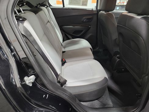 Used 2020 Chevrolet Trax LS FWD image 17
