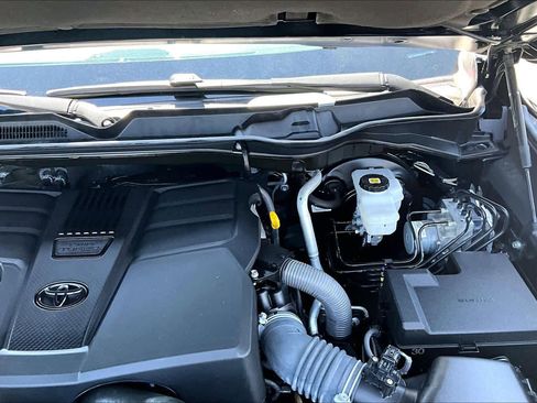 Used 2022 Toyota Tundra Limited w/ Power Package AWD/4WD image 32