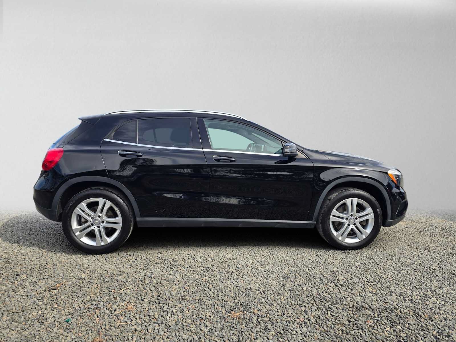 Used 2016 Mercedes-Benz GLA 250 4MATIC image 2