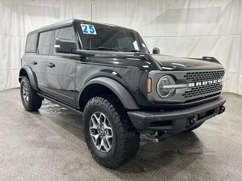 Used 2025 Ford Bronco Badlands image 1