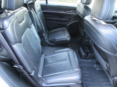 Used 2022 Jeep Grand Cherokee L Limited AWD/4WD image 19